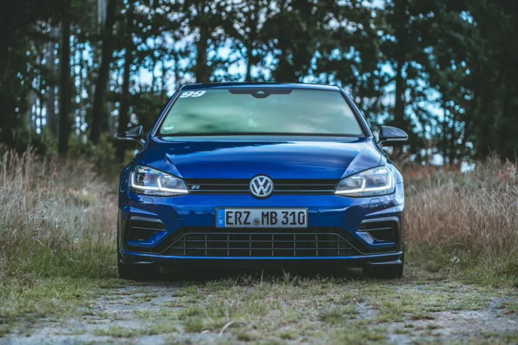 Volkswagen Golf 7 R — Car-Shooting an verschiedenen Spots — Hero