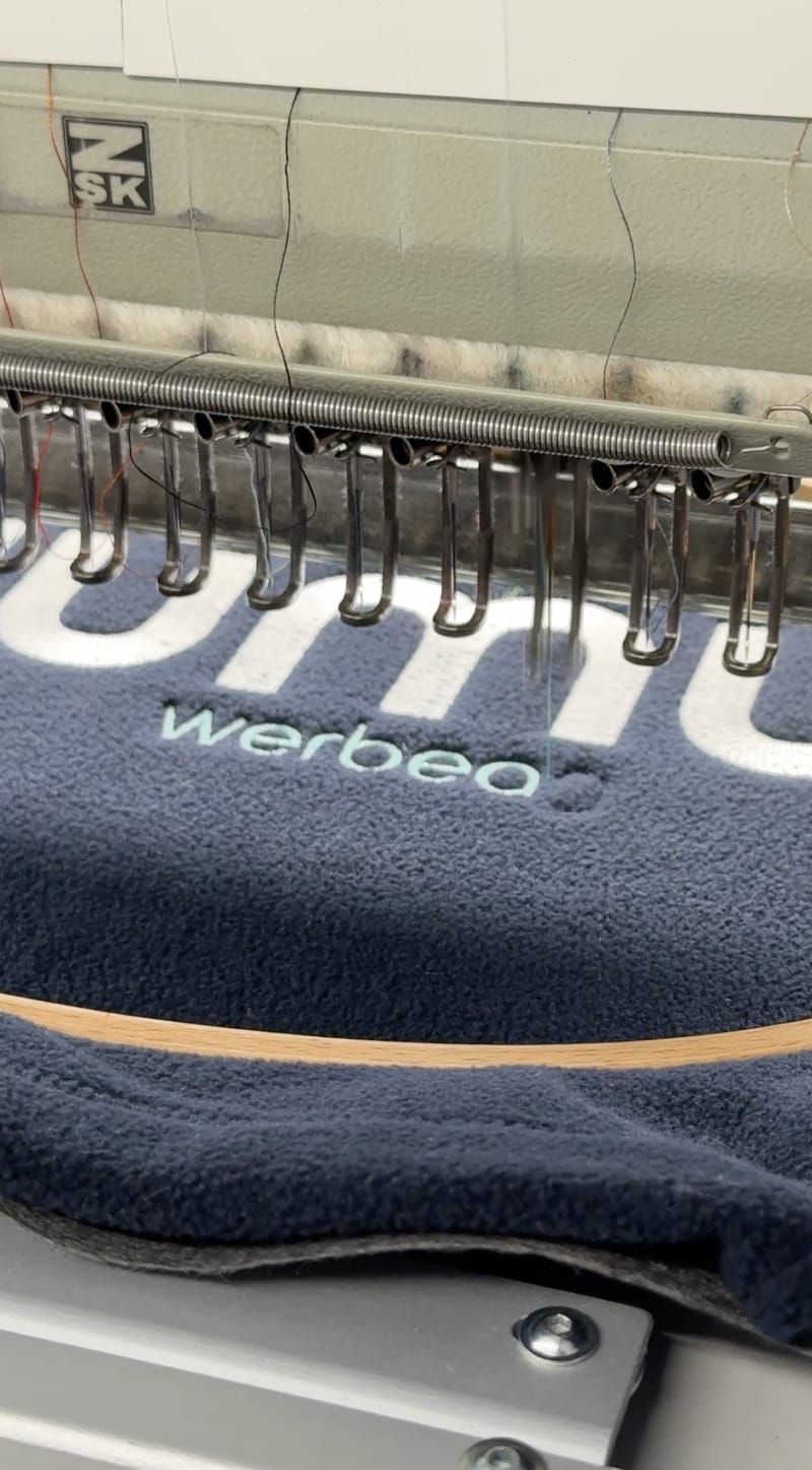 Entstehung des GUMU-Logos — Detailaufnahme der Markenentwicklung